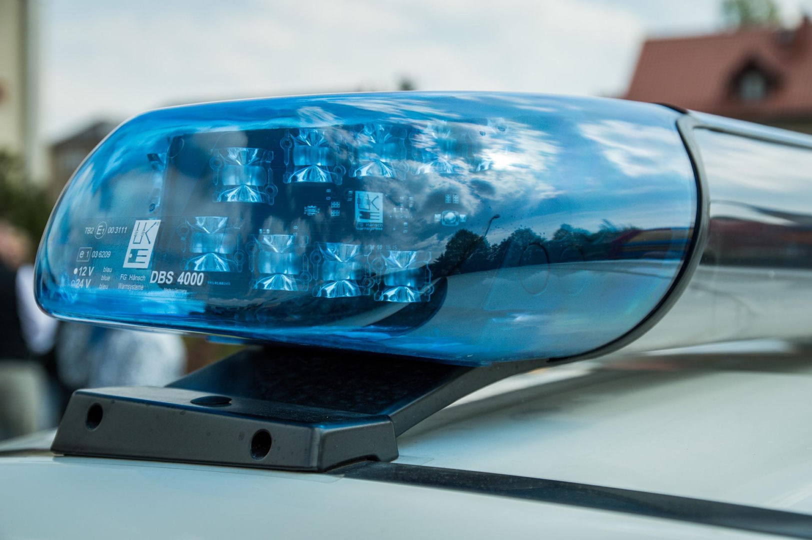 Policjanci na schadzkach w radiowozie z tą samą kobietą. Nakrył ich mąż