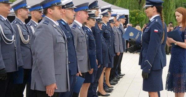 Policjanci świętowali w Rozwadowie. Wręczono awanse i odznaczenia