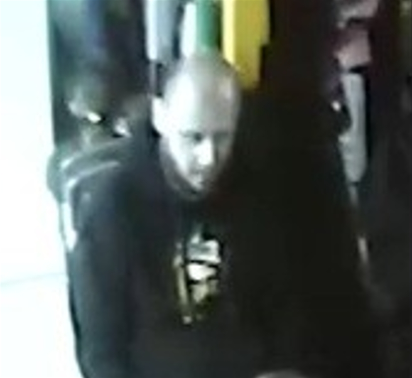 Policjanci szukają tego pasażera "czternastki". Rozpoznajesz?