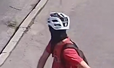 Policjanci z regionu szukają tego użytkownika hulajnogi. Potrącił dziecko