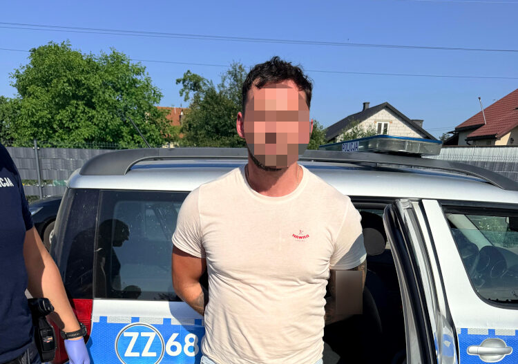 Policjanci z Wołomina odzyskali skradzioną w Czechach Toyotę