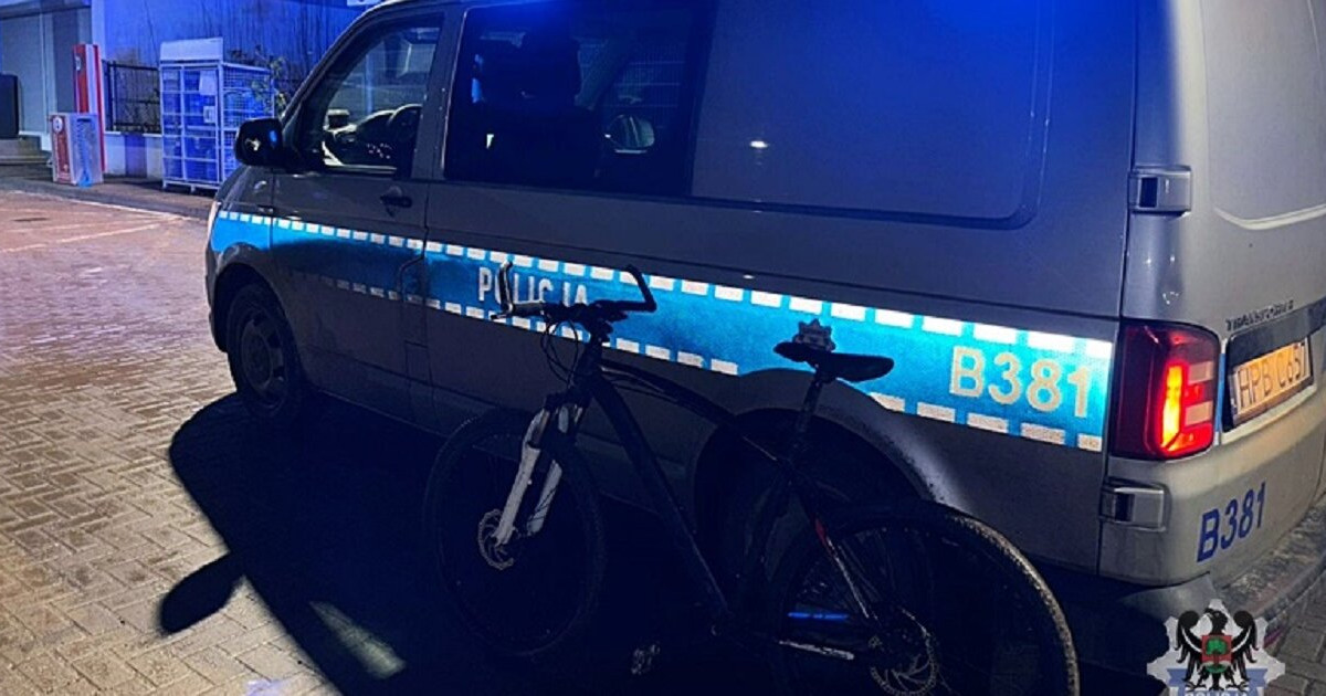 Policjanci zatrzymali 50-letniego wałbrzyszanina, który jechał rowerem pod wpływem alkoholu. Mężczyzna otrzymał mandat w...