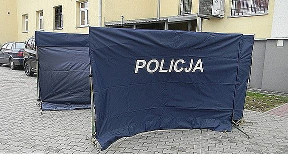 Policyjny parawan przy poznańskiej ulicy