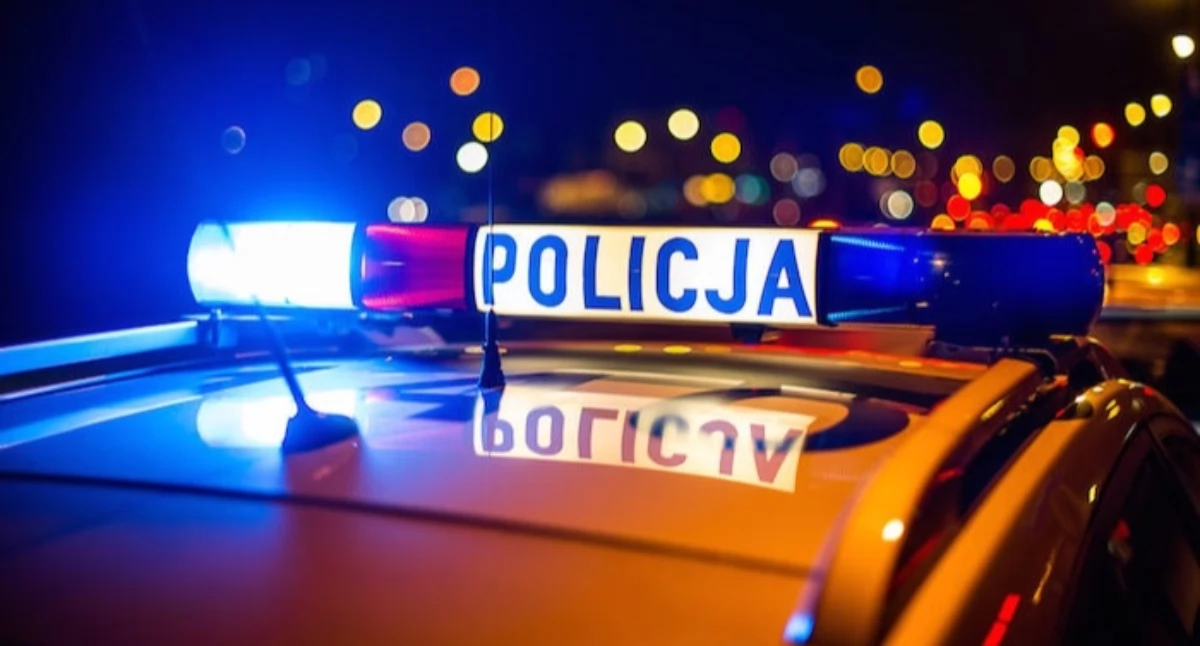 Policyjny pościg pod Słupcą. Potrącono policjantkę, kierowca uciekł do lasu