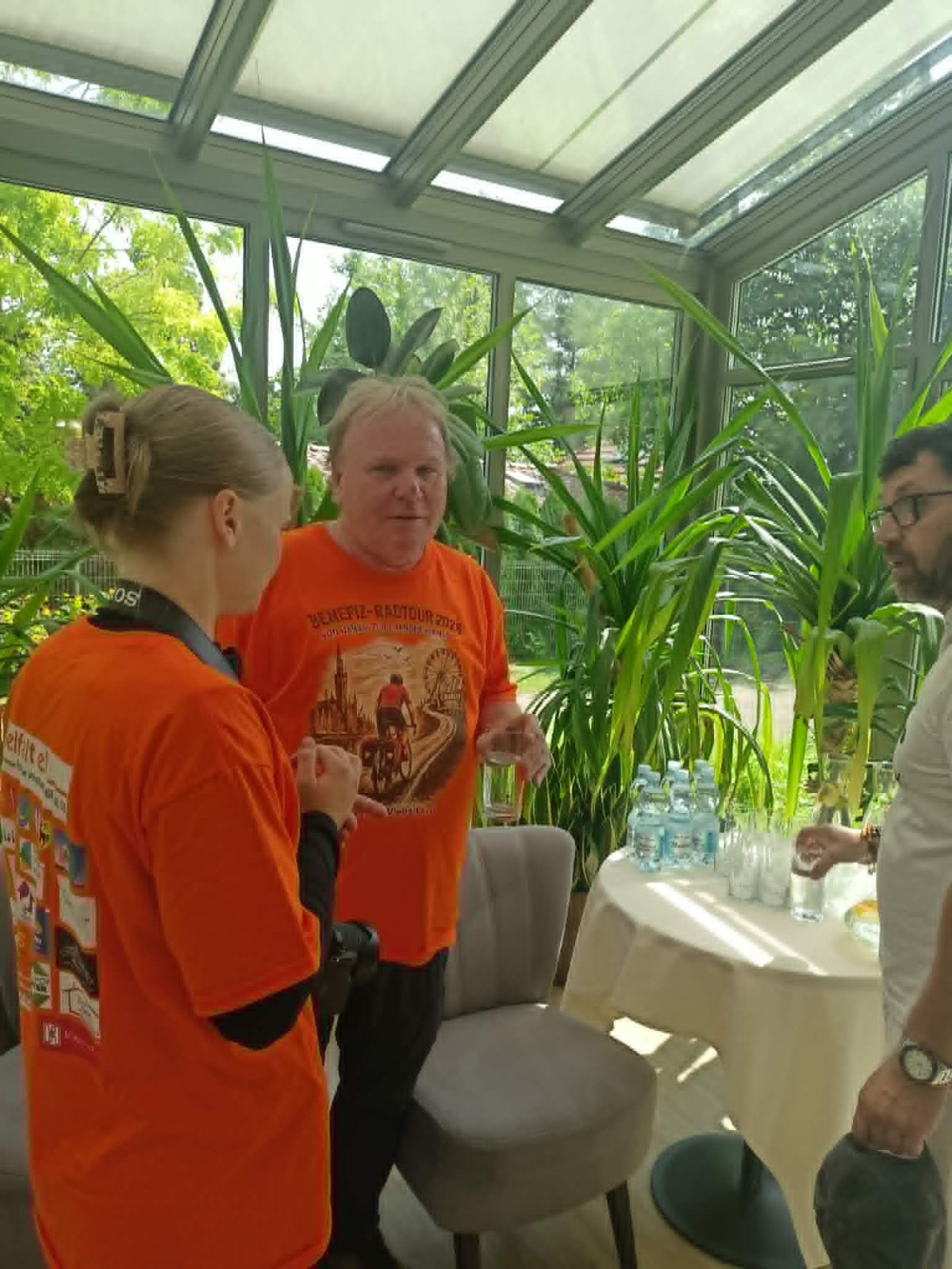 Pomagają, jadąc przez Europę. Tym razem wsparli konińskie hospicjum