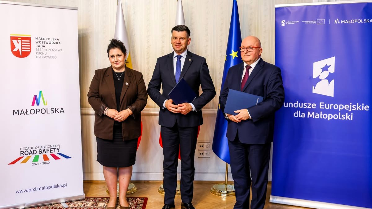 Ponad 146 tysięcy odblasków i edukacja w całej Małopolsce. Rusza duży projekt poprawy bezpieczeństwa