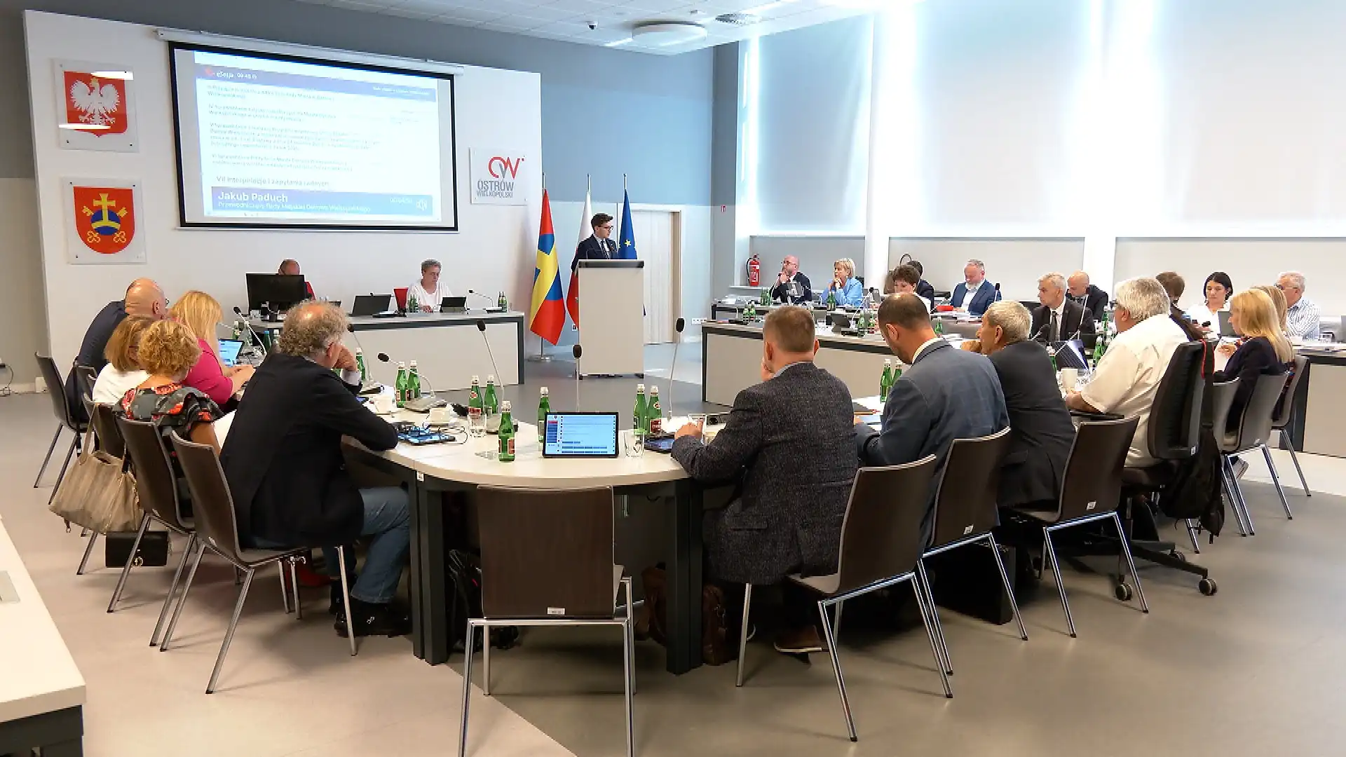 Ponowna dyskusja z radnymi. Zwołano nadpropgramową sesję rady