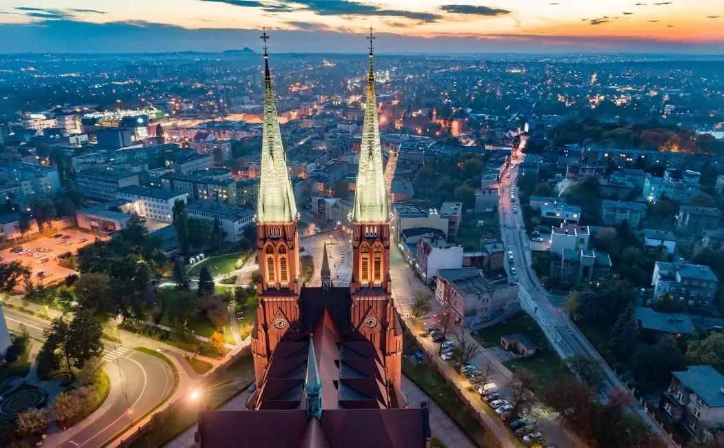 Poradnik bezpieczeństwa z tłumaczeniem na PJM. Jest 21 filmów