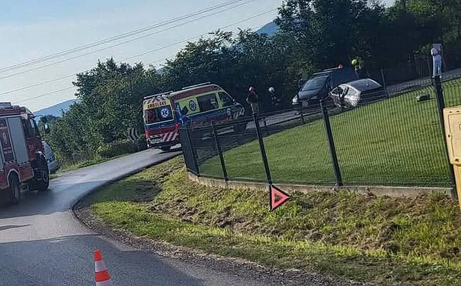 Poranny dramat na drodze. Strażacy i pogotowie interweniowali na skrzyżowaniu