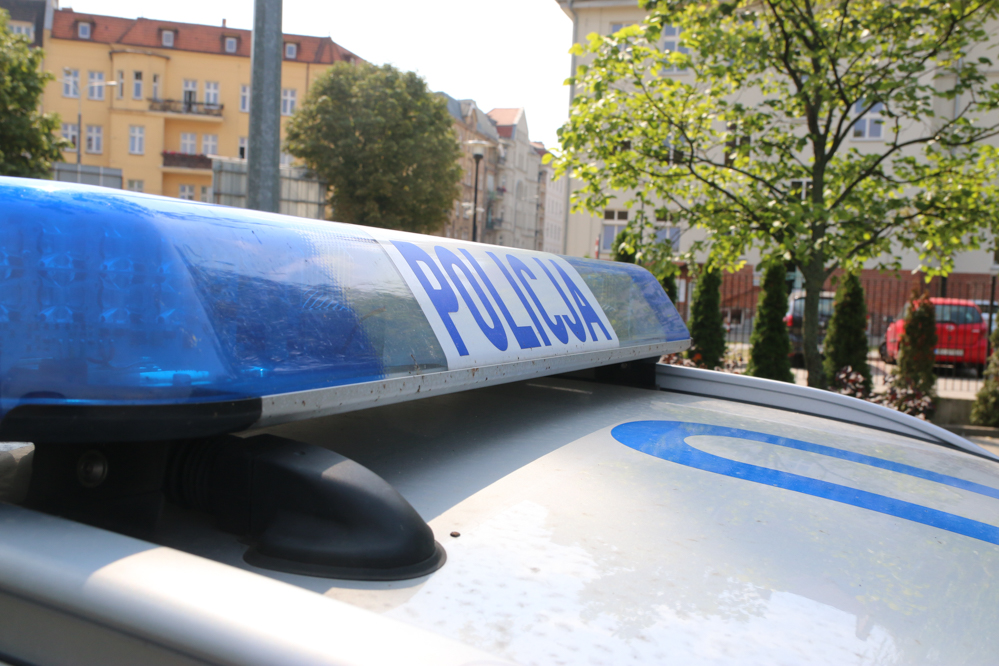 Pościg w Poznaniu. Pijany kierowca porzucił auto i zaczął uciekać pieszo