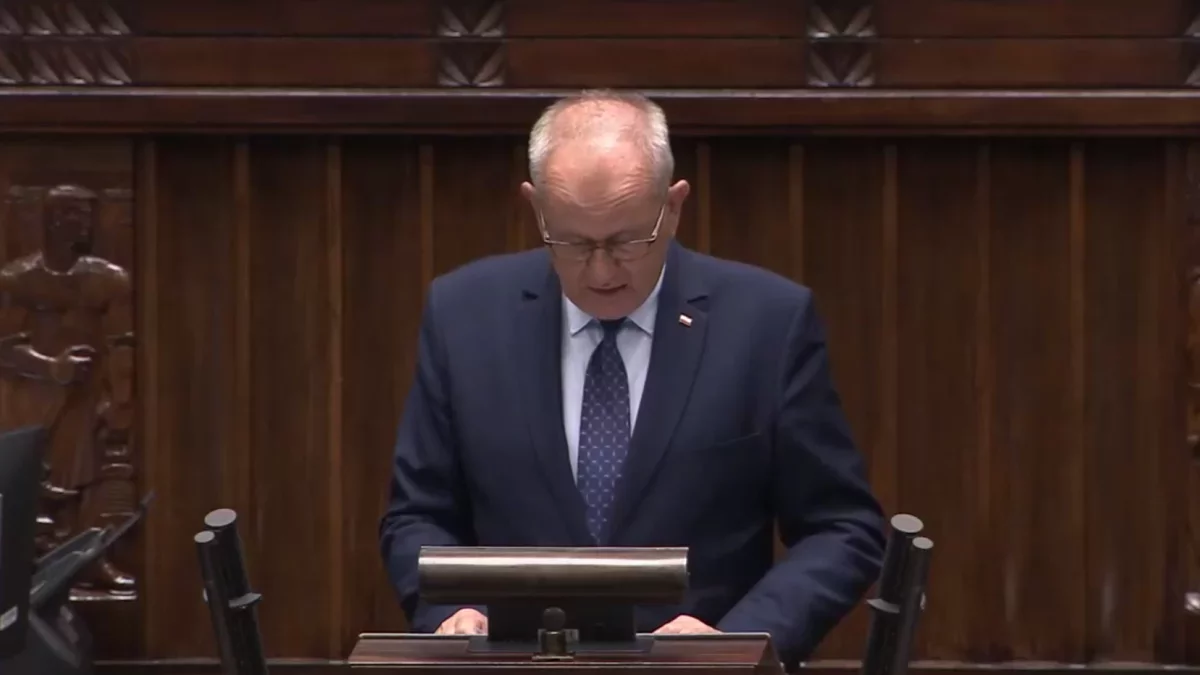 Poseł Fryderyk Kapinos nie wycofuje się ze stowarzyszenia. „Nigdzie się nie wybieram”
