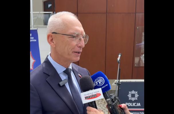 POSEŁ SKWAREK NA LIŚCIE WYKLUCZONYCH Z PIS