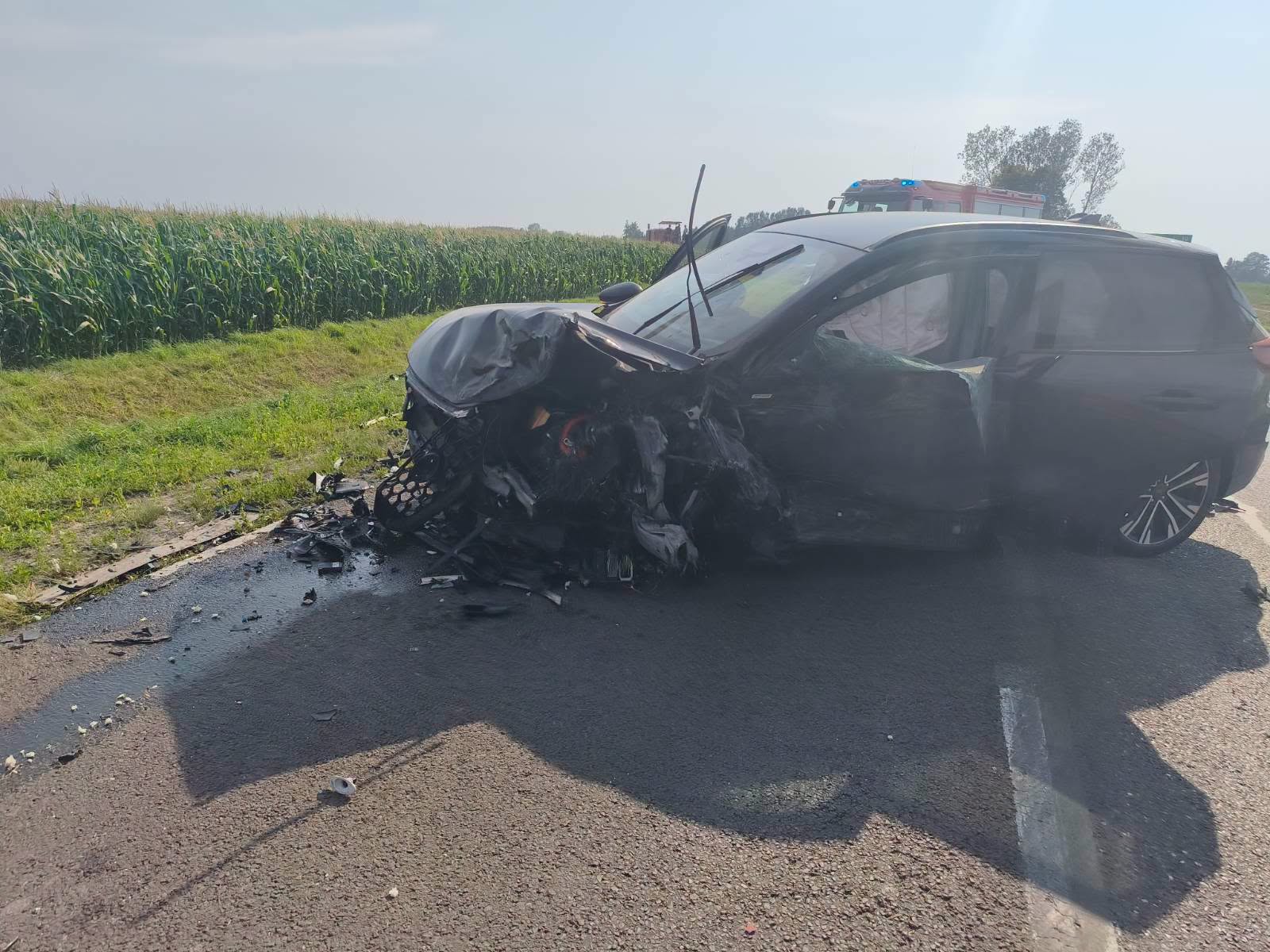 Potężne zderzenie trzech pojazdów na DK50 w Kozarzewie. Na miejsce wezwano śmigłowiec LPR