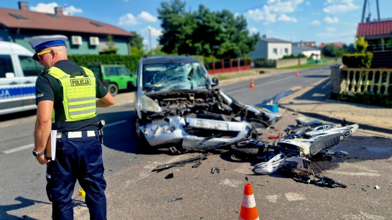 Poważny wypadek pod Kaliszem. 19-letni motocyklista trafił do szpitala
