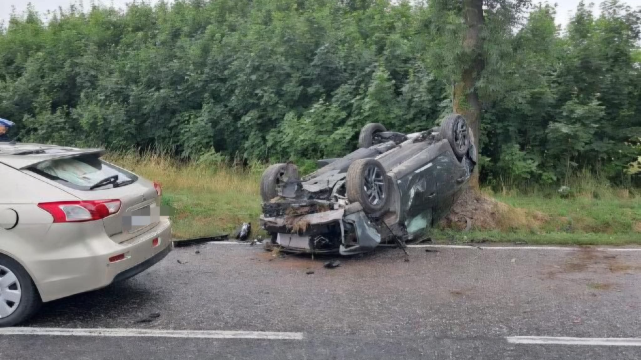 Poważny wypadek w Bilczy. 31-latek na hulajnodze zderzył się z oplem 20