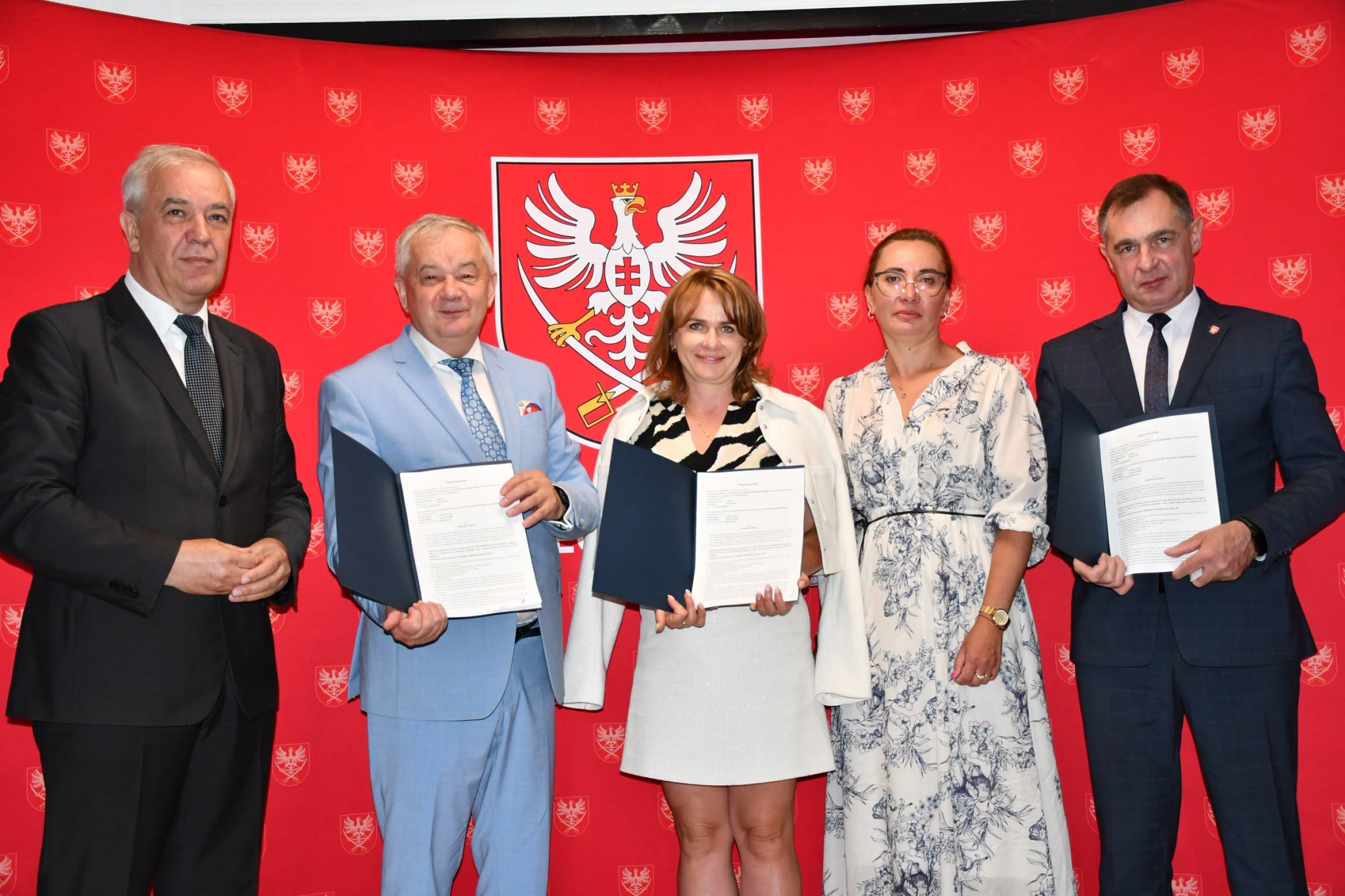 Powiat Miechowski podpisał umowę na przebudowę centrum w miejscowości Gołcza