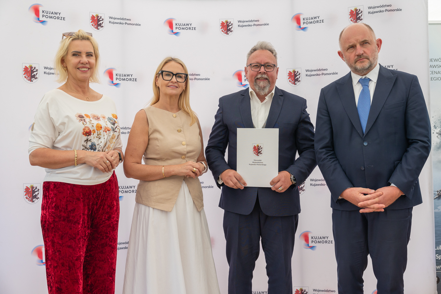 Powiat Świecki z dofinansowaniem na Boisko wielofunkcyjne w Bąkowie