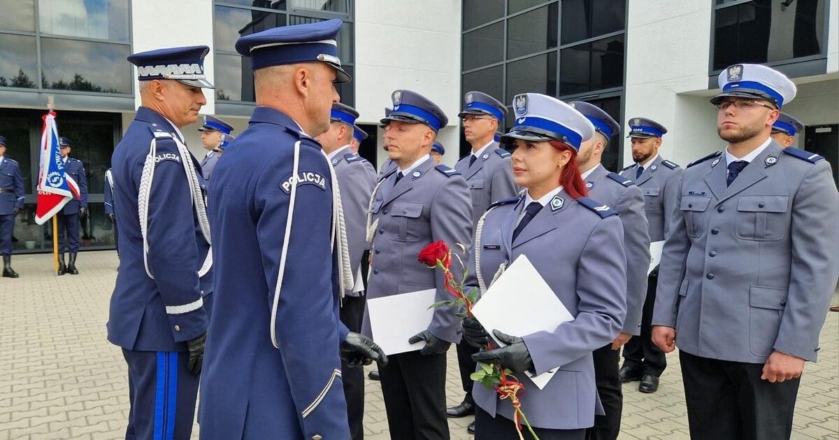 Powiatowe Obchody Święta Policji w Białogardzie – awanse, wyróżnienia i podziękowania za codzienną służbę