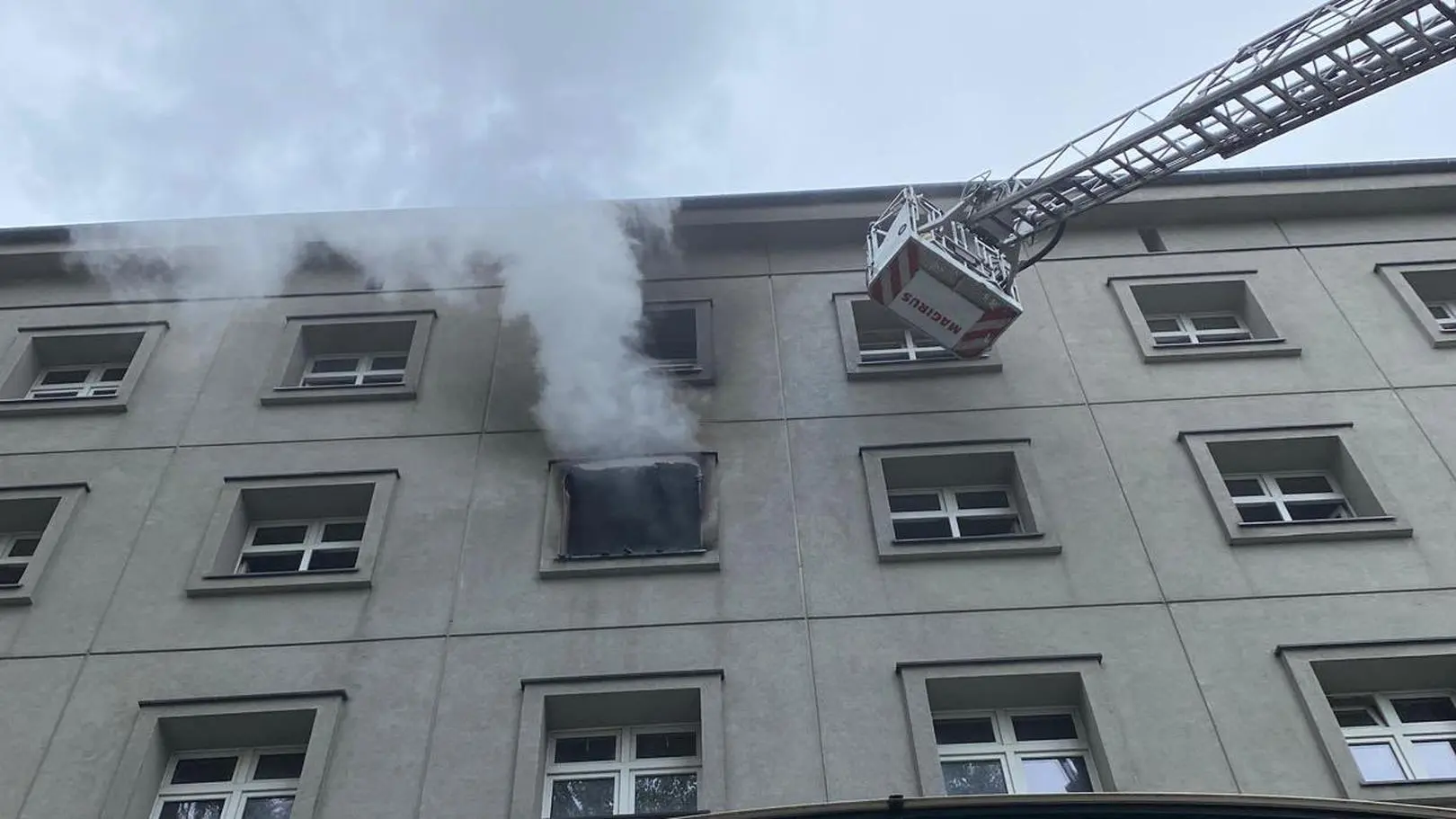 Pożar w akademiku. Ewakuowano 50 osób. Dwie są ranne