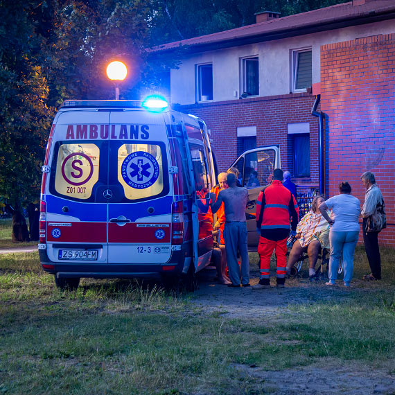 Pożar w budynku socjalnym na Warszowie. Ewakuowano około 30 osób - strażacy uratowali także zwierzęta. Zobacz film!