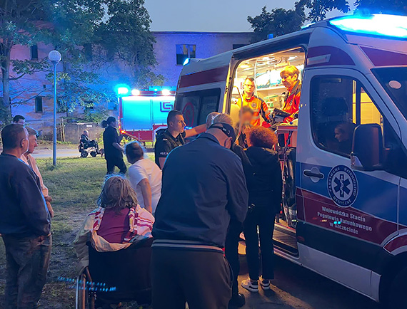 Pożar w budynku socjalnym na Warszowie. Ewakuowano około 30 osób - strażacy uratowali także zwierzęta. Zobacz film!