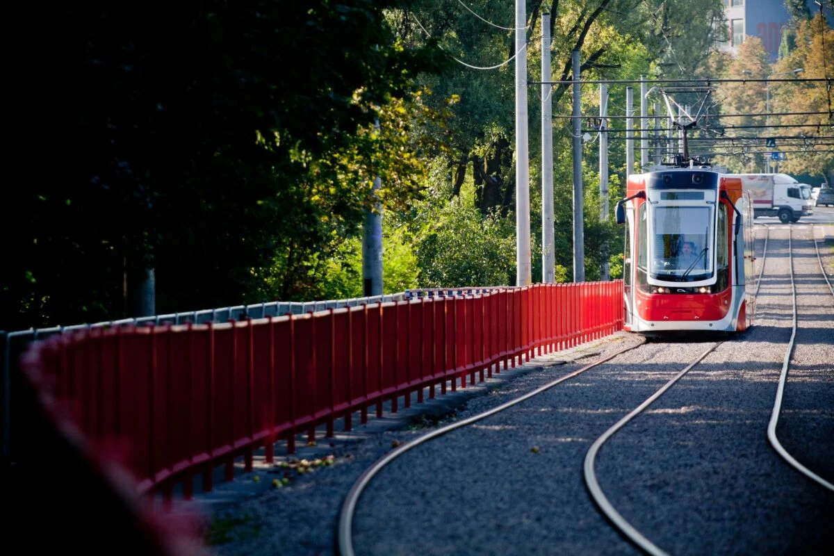 Prace torowe i trakcyjne, czyli przyczyny 3 tygodni bez tramwajów.