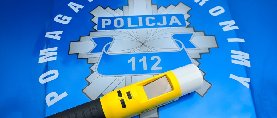 Prawie uderzył w płot na widok policjantów. Alkomat wykazał ponad dwa promile alkoholu u kierowcy hulajnogi