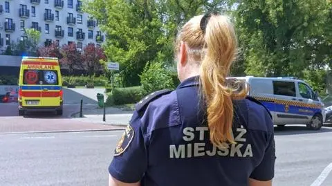 Stanął w obronie kobiety, dostał cios nożem w twarz