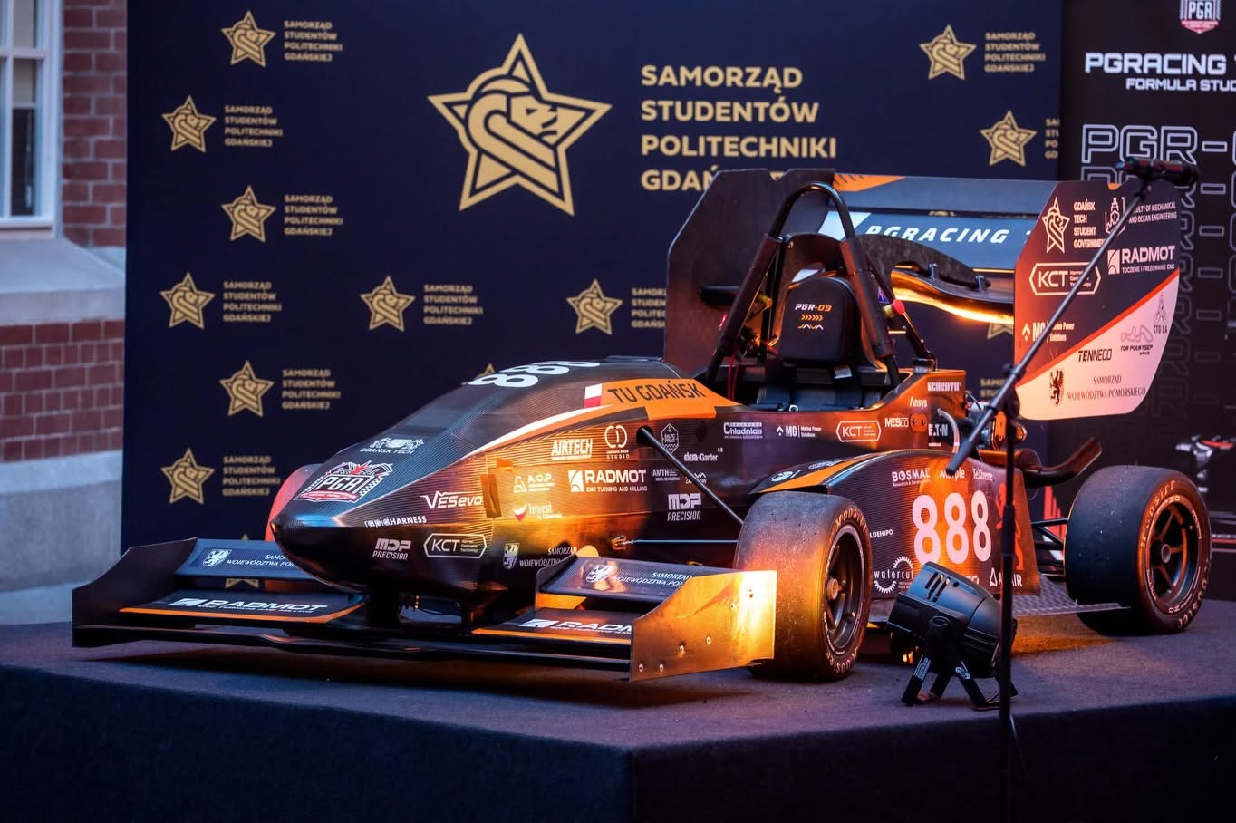 Projektują, budują i startują. Studenci z Politechniki Gdańskiej w Formule Student