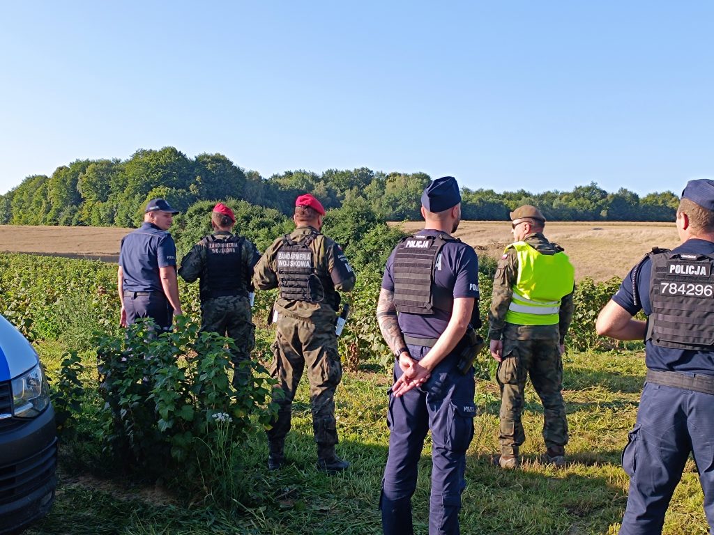 Prokuratura potwierdza – w Tarnawie-Kolonii spadła uzbrojona rakieta