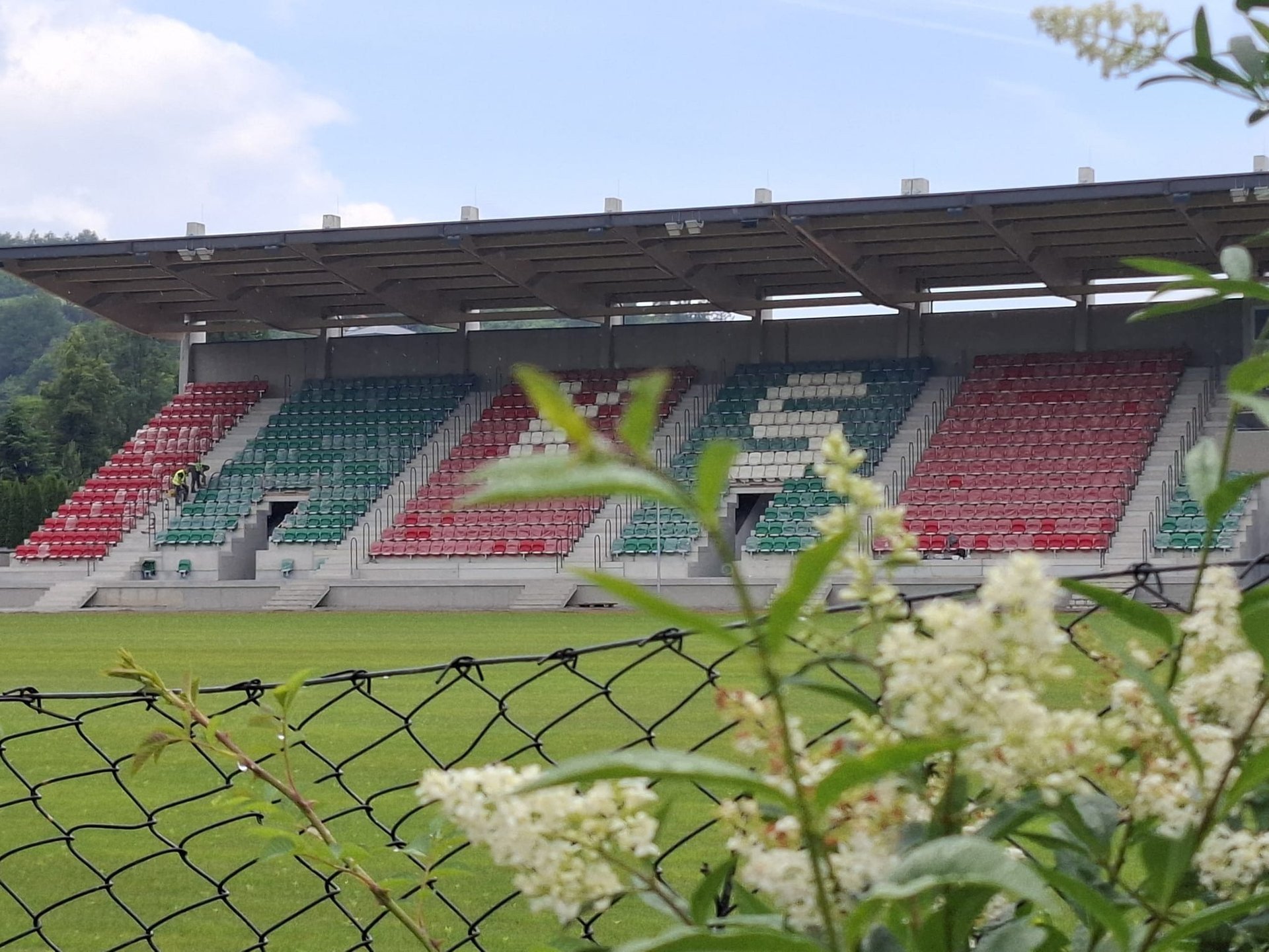Przebudowa stadionu w Myślenicach zmierza do finału. Obiekt będzie gotowy tego lata