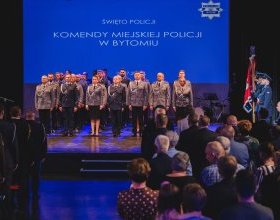 przejdź do aktualności: Bytomscy policjanci świętowali. Były awanse i odznaczenia