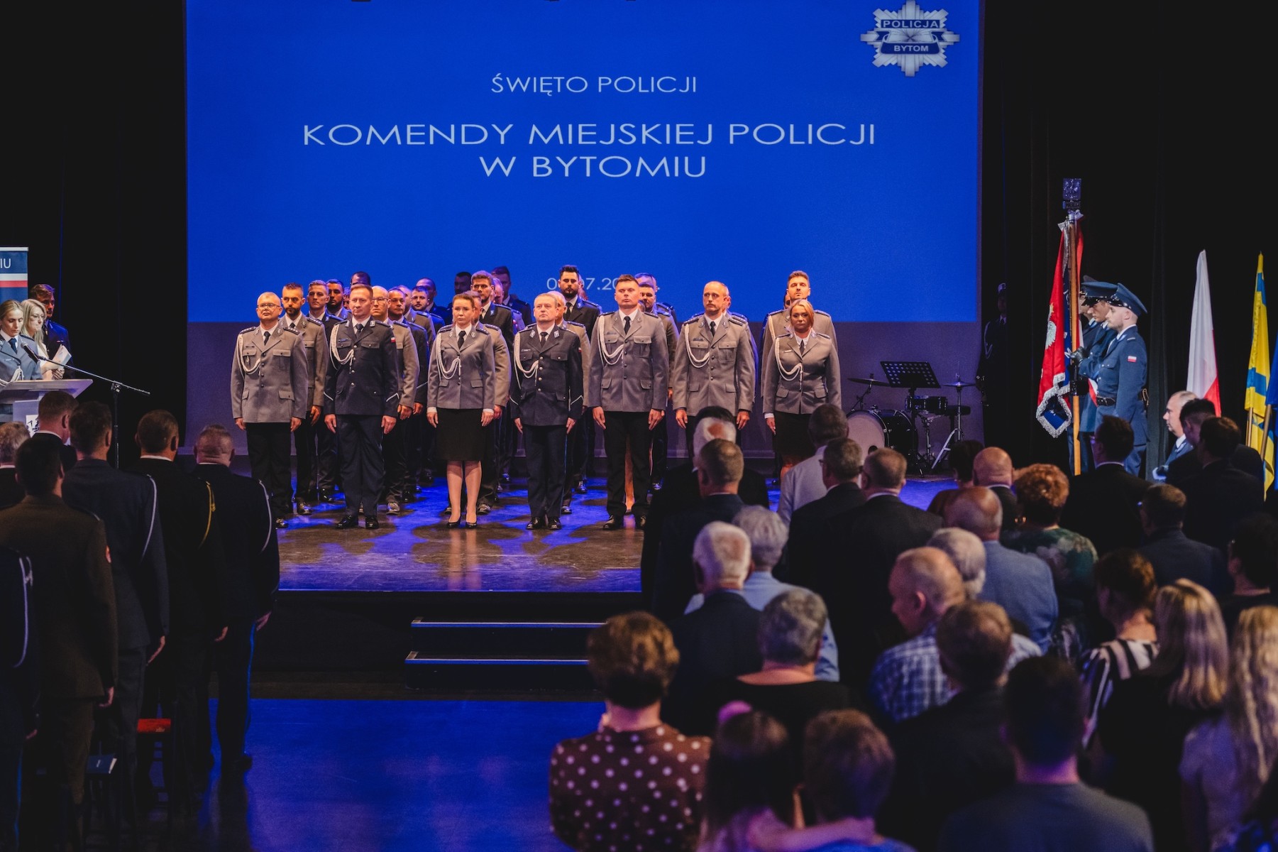Na zdjęciu policjanci w Teatrze Rozbark podczas obchodów Święta Policji