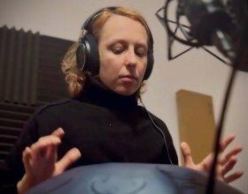 przejdź do aktualności: „Transrosen”. Julia Lewandowska śpiewa teksty bytomskiego poety