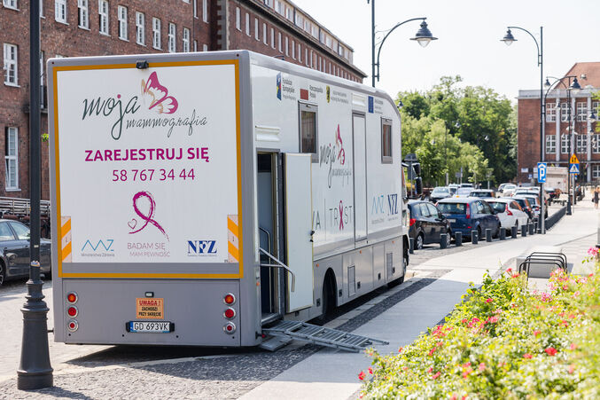 Przejdź do artykułu: Rak nie daje urlopu. Odwiedź mammobus i zbadaj piersi!