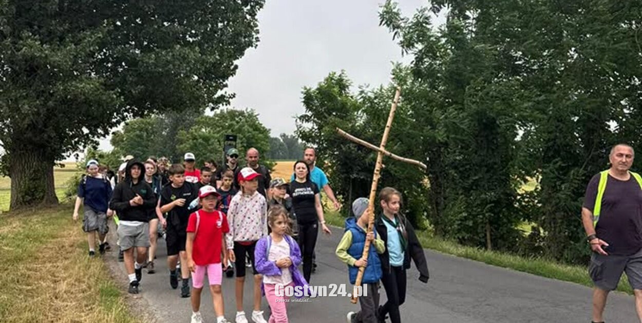 Przeszli wiele kilometrów, niosąc ważne intencję...