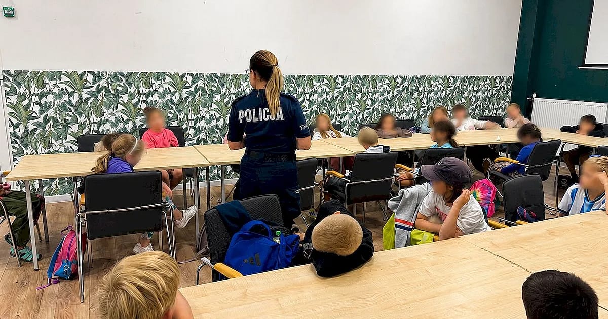 Puck: kaski, kąpieliska i numer 112 na lekcji dla półkolonii