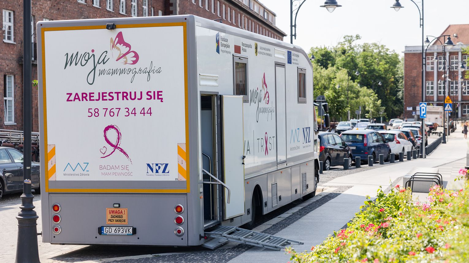 Rak nie daje urlopu. Mammobus ponownie odwiedzi Suwałki i region – skorzystaj z bezpłatnej mammografii