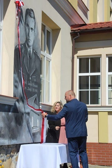 Read article: Brzeziny – (03.09. br) – Odsłonięcie i poświęcenie muralu Ppłk Ludwika Marszałka, ps. „Zbroja”