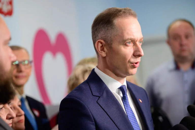 Read article: Czy będzie próbna mobilizacja i co z obecnością amerykańskich wojsk w Polsce? Cezary Tomczyk gościem Radia Łódź