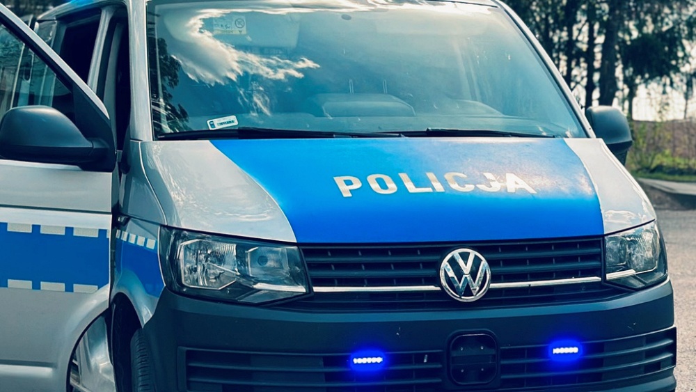 Read article: Mężczyzna zaczął się rozbierać