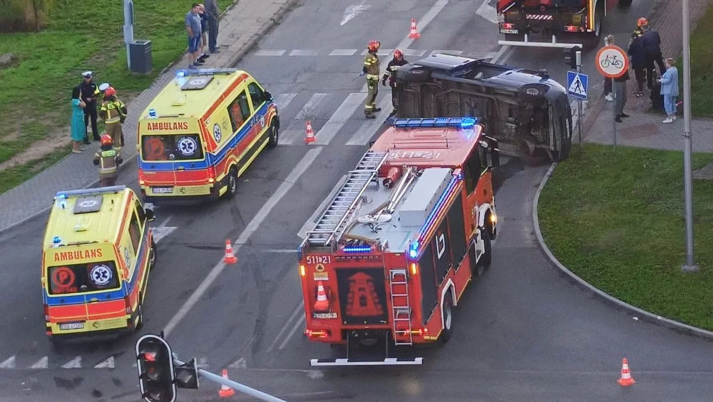 Read article: W Radomsku kierowca staranował auto i uciekł. Są ranni