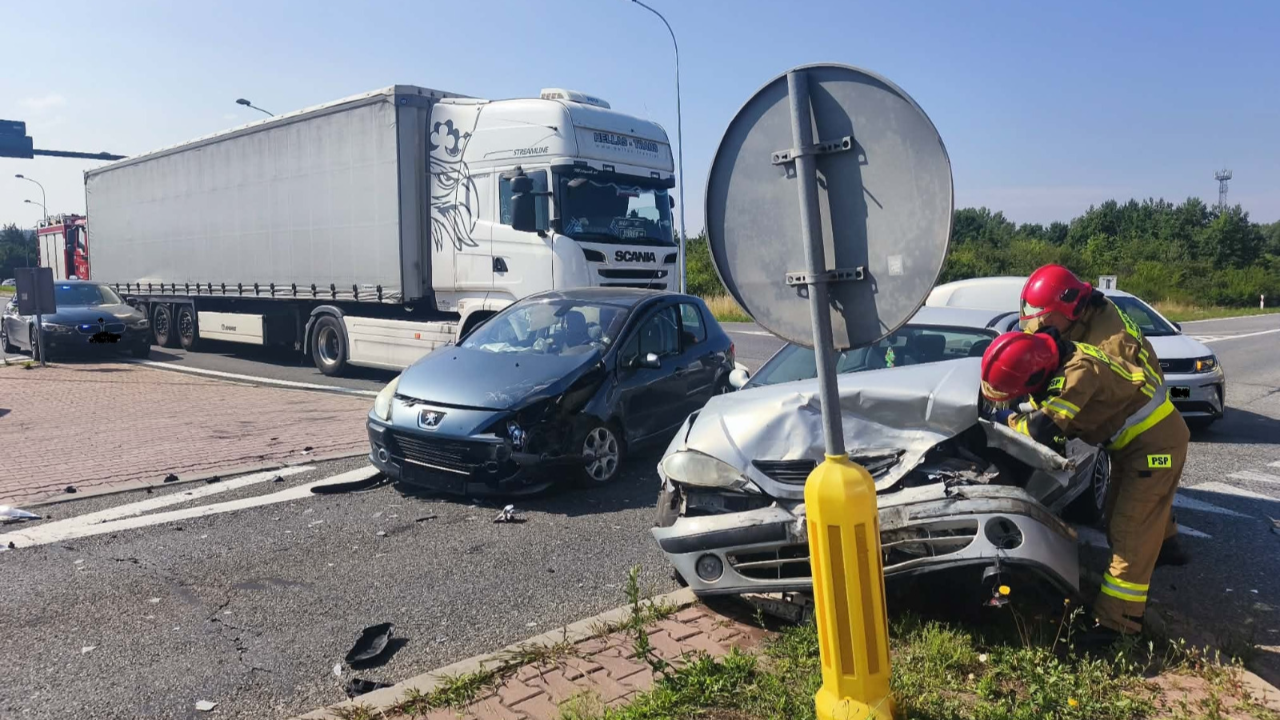 REGION Dwie osobówki i ciężarówka zderzyły się w Skarżysku-Kamiennej