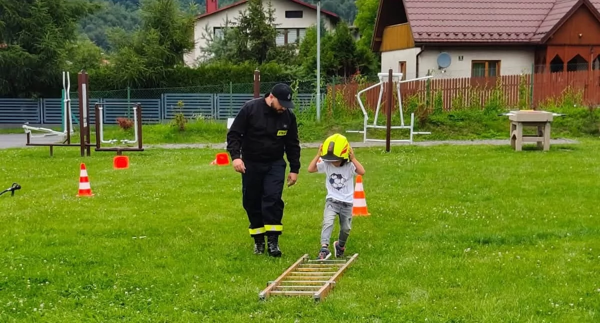 Remiza OSP Świnna gościła dzieci z zajęć językowych pełne nauki i zabawy