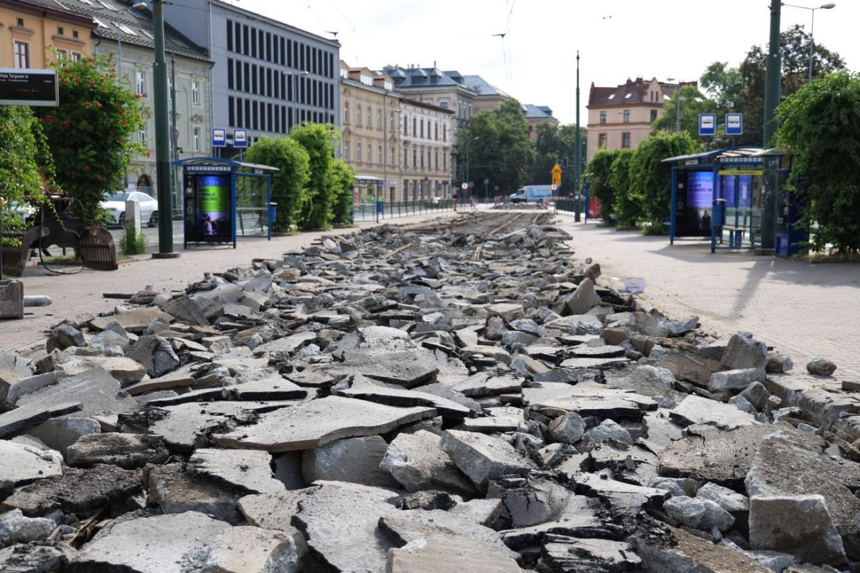 Remont ul. Grzegórzeckiej potrwa dłużej. Tramwaje nie wrócą zgodnie z planem