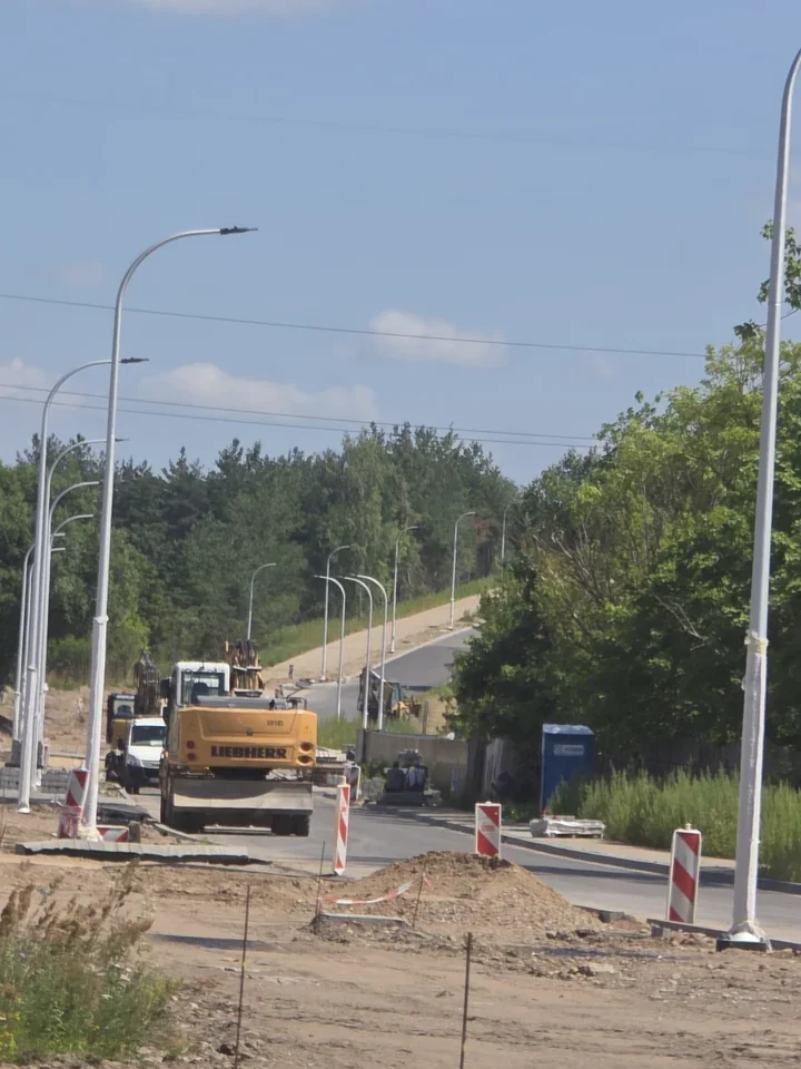Reymonta po robotach, Piaskowa z nowym terminem. Przebudowa trwa