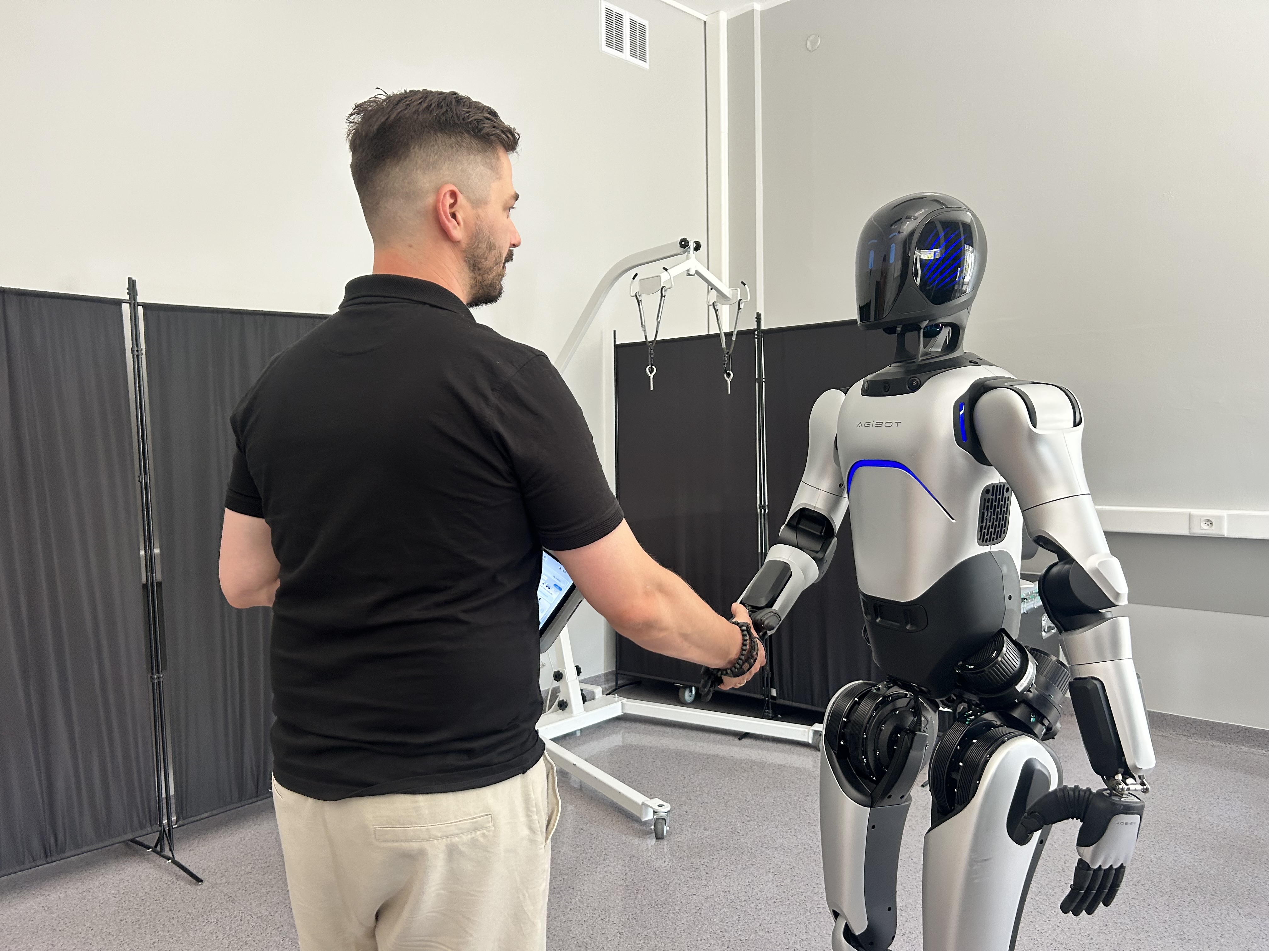Robot i pracownik. Pionierskie badania w Poznaniu