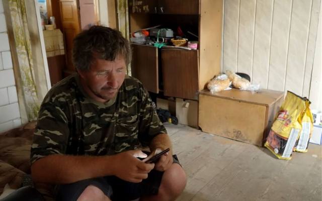 Rolnicy.Podlasie. Trudne początki Gienka i Andrzeja. Gienkowi było "przykrowato"