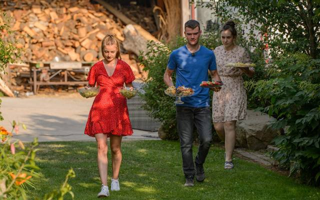 Rolnik szuka żony. Michał i Adrianna żyją jak w bajce na Podlasiu. Dom i 130 hektarowe gospodarstwo robią wielkie wrażenie