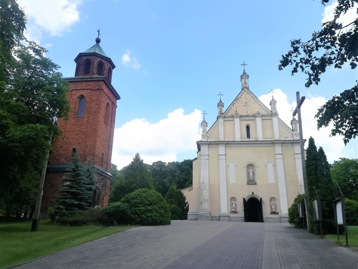 Rośnie w nim legendarny dąb. To jedno z najpiękniejszych miast w województwie łódzkim